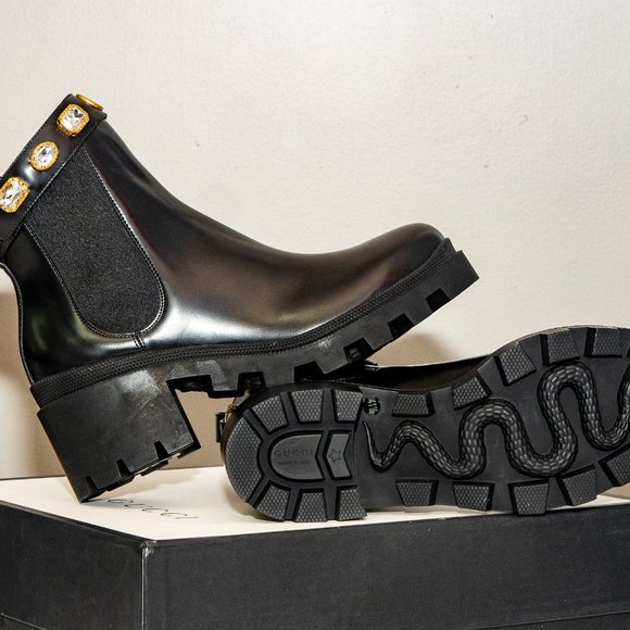 Gucci Women's Black Leather Ankle Boot With Belt - Picture 2 of 3